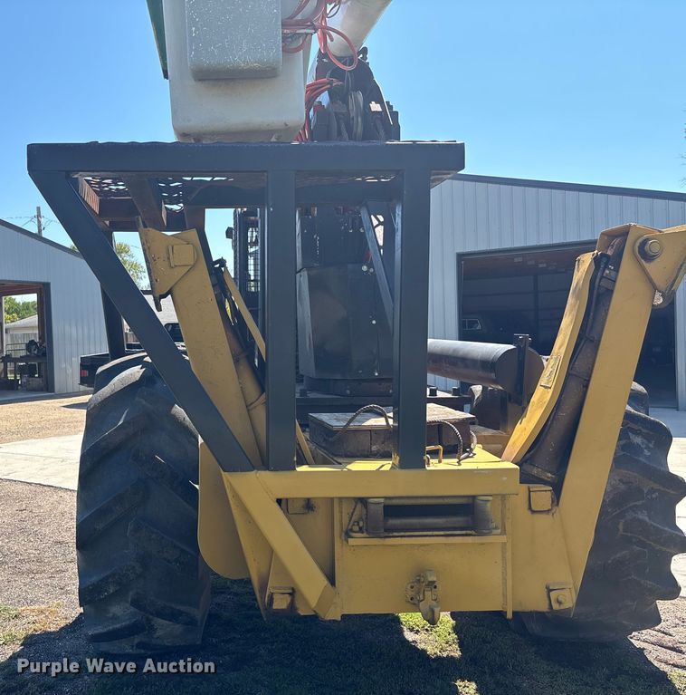 image for item EO1636 1990 John Deere 540D skidder