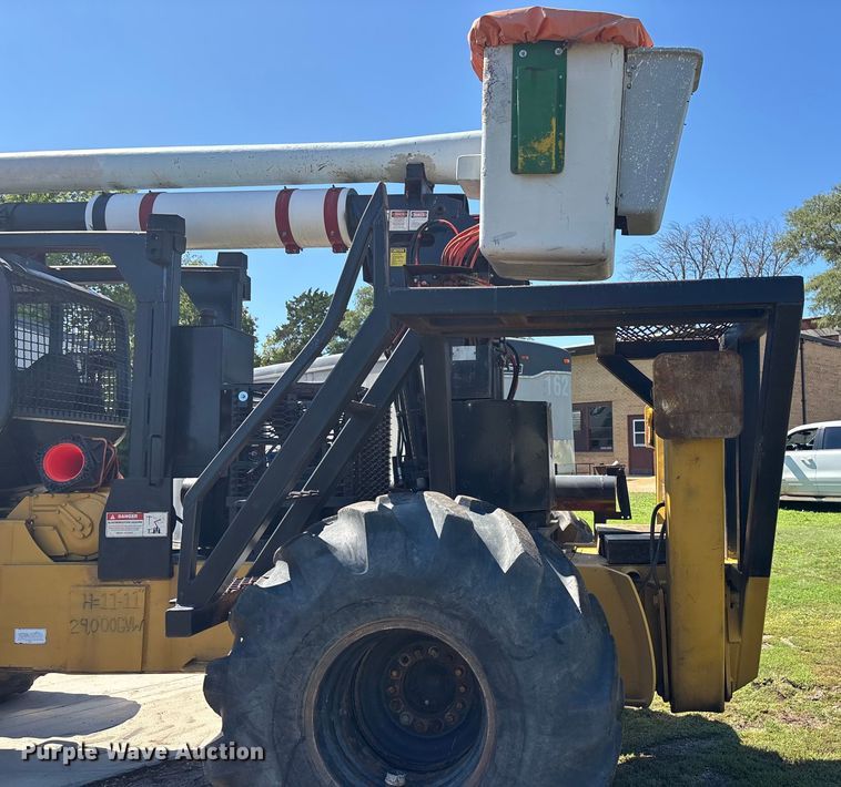 image for item EO1636 1990 John Deere 540D skidder