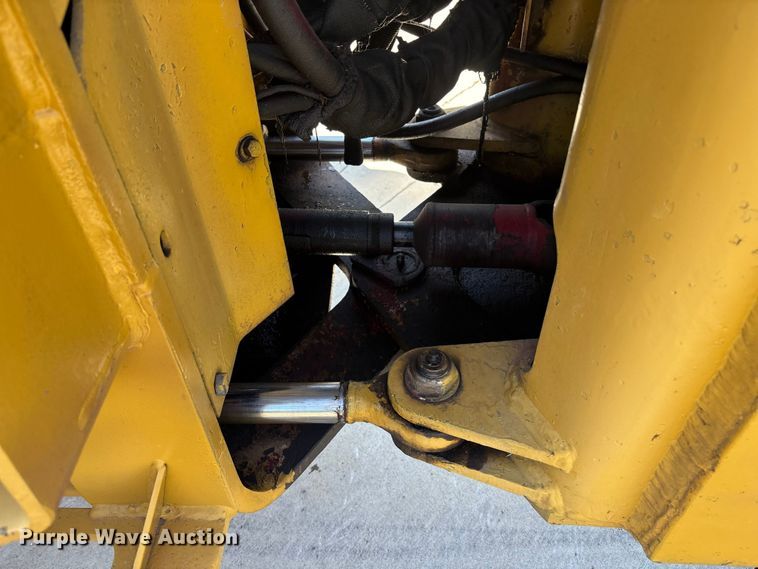 image for item EO1636 1990 John Deere 540D skidder