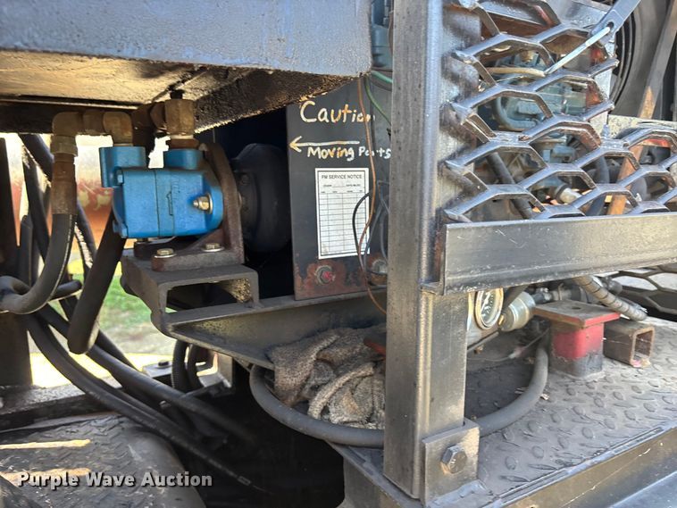 image for item EO1636 1990 John Deere 540D skidder