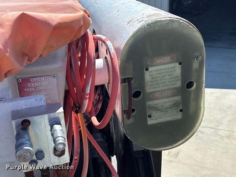 image for item EO1636 1990 John Deere 540D skidder