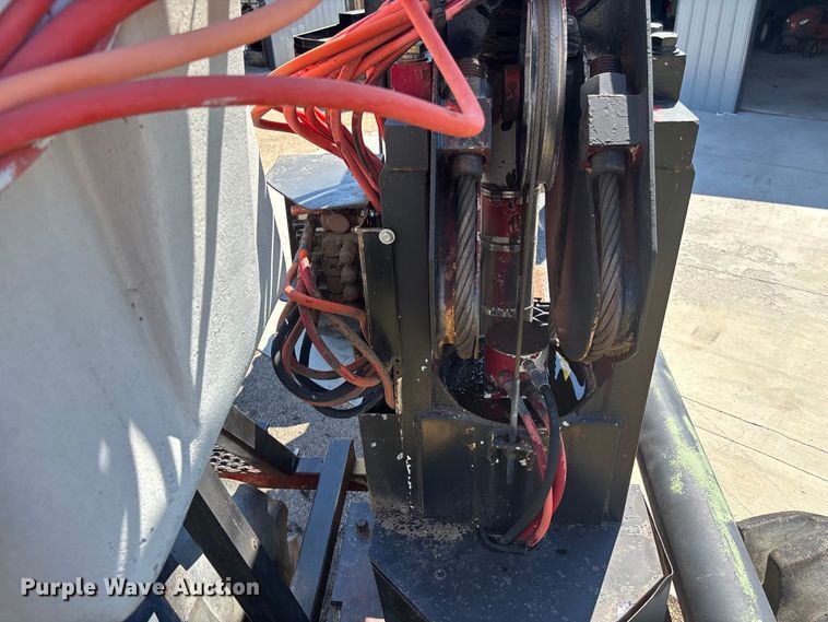 image for item EO1636 1990 John Deere 540D skidder