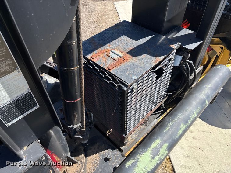 image for item EO1636 1990 John Deere 540D skidder