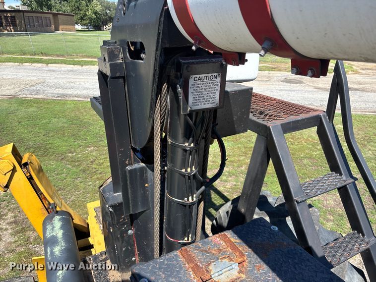 image for item EO1636 1990 John Deere 540D skidder