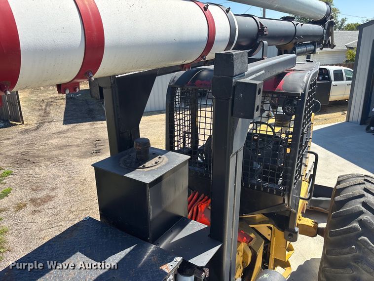 image for item EO1636 1990 John Deere 540D skidder