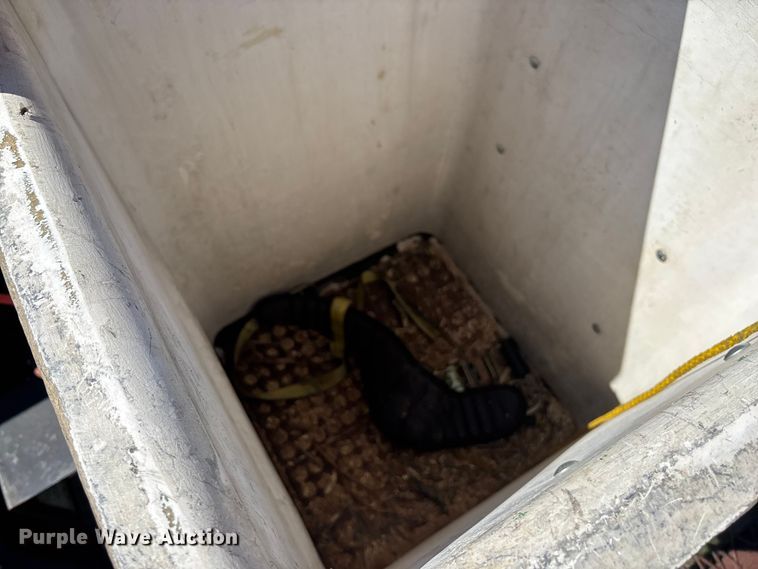 image for item EO1636 1990 John Deere 540D skidder