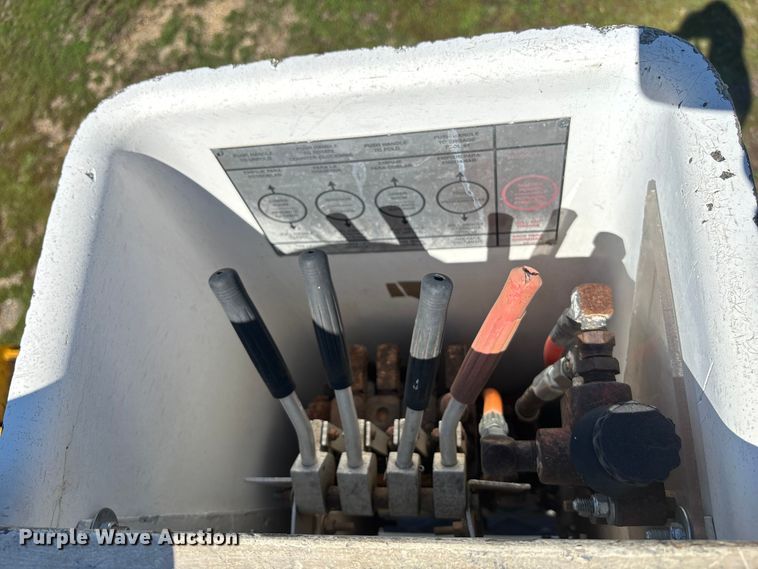 image for item EO1636 1990 John Deere 540D skidder