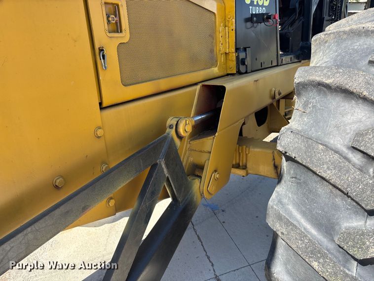 image for item EO1636 1990 John Deere 540D skidder