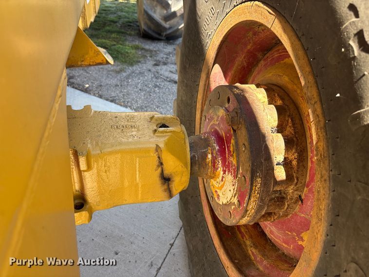 image for item EO1636 1990 John Deere 540D skidder