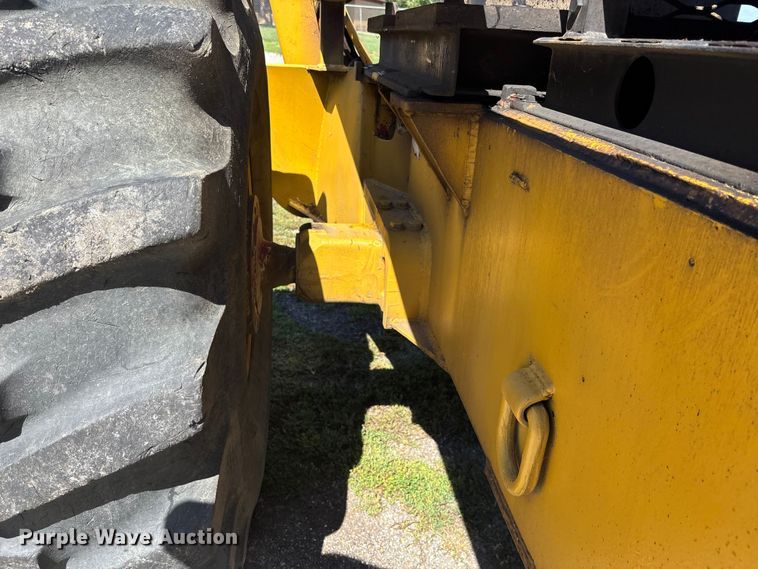 image for item EO1636 1990 John Deere 540D skidder
