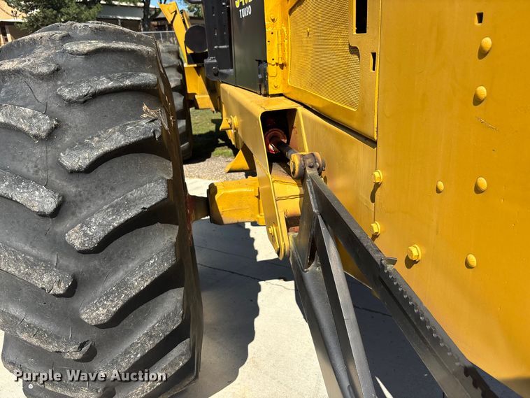 image for item EO1636 1990 John Deere 540D skidder