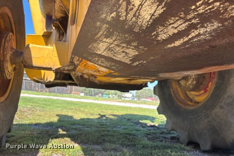 image for item EO1636 1990 John Deere 540D skidder