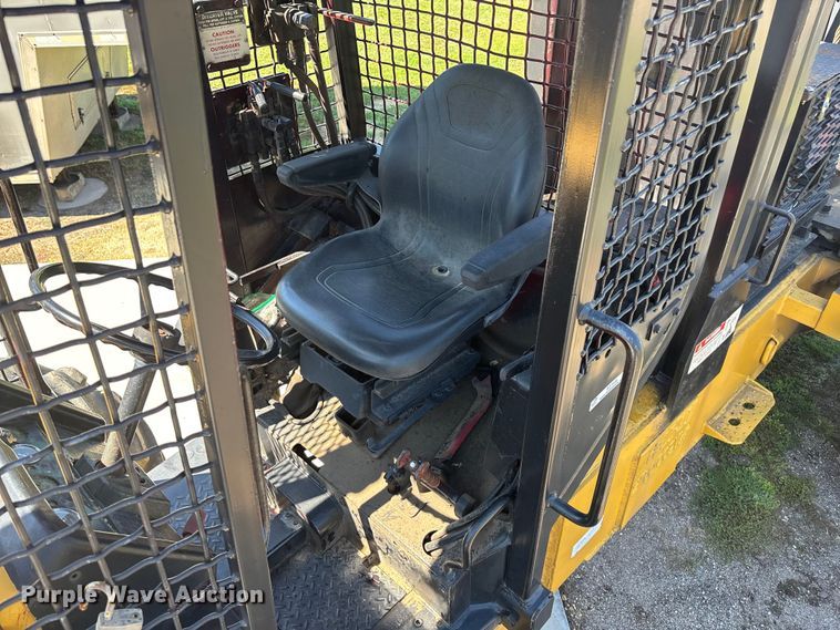 image for item EO1636 1990 John Deere 540D skidder