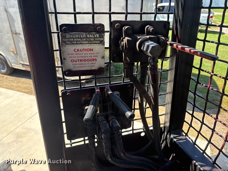 image for item EO1636 1990 John Deere 540D skidder