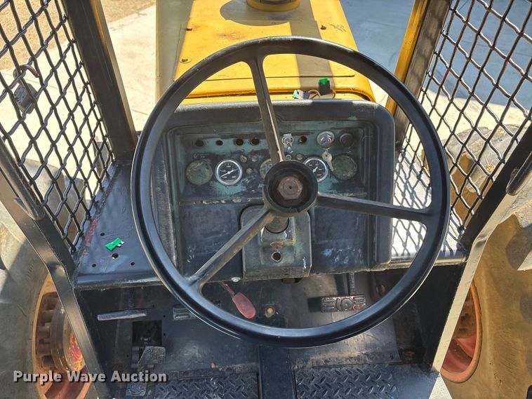 image for item EO1636 1990 John Deere 540D skidder