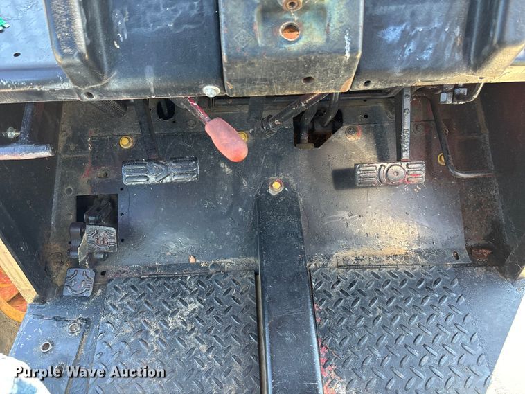 image for item EO1636 1990 John Deere 540D skidder