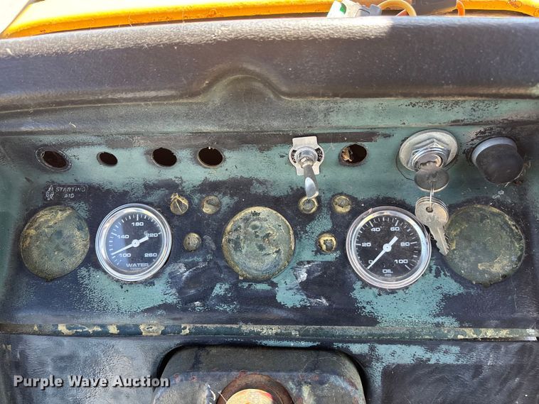 image for item EO1636 1990 John Deere 540D skidder