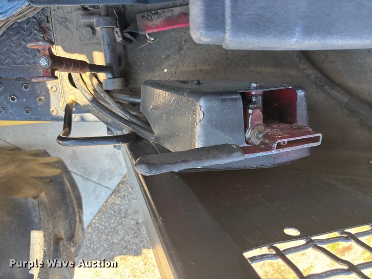 image for item EO1636 1990 John Deere 540D skidder