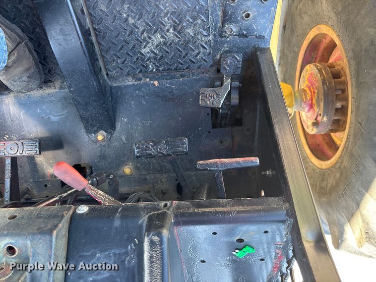 image for item EO1636 1990 John Deere 540D skidder