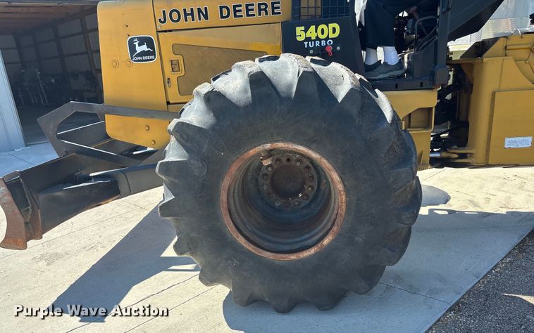 image for item EO1636 1990 John Deere 540D skidder