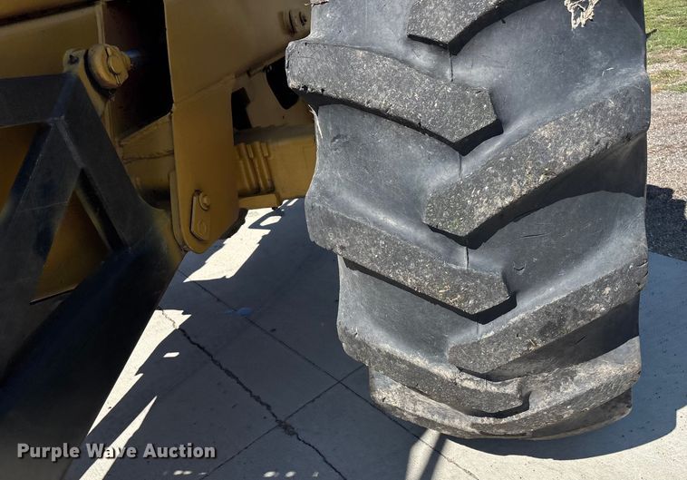 image for item EO1636 1990 John Deere 540D skidder