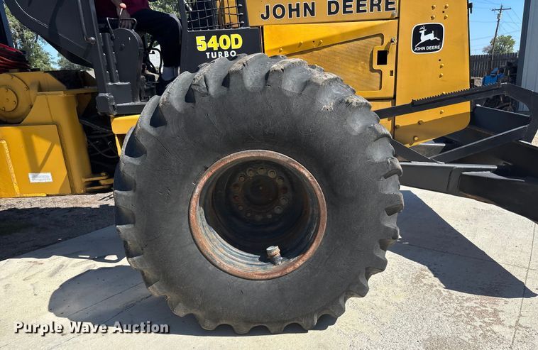 image for item EO1636 1990 John Deere 540D skidder