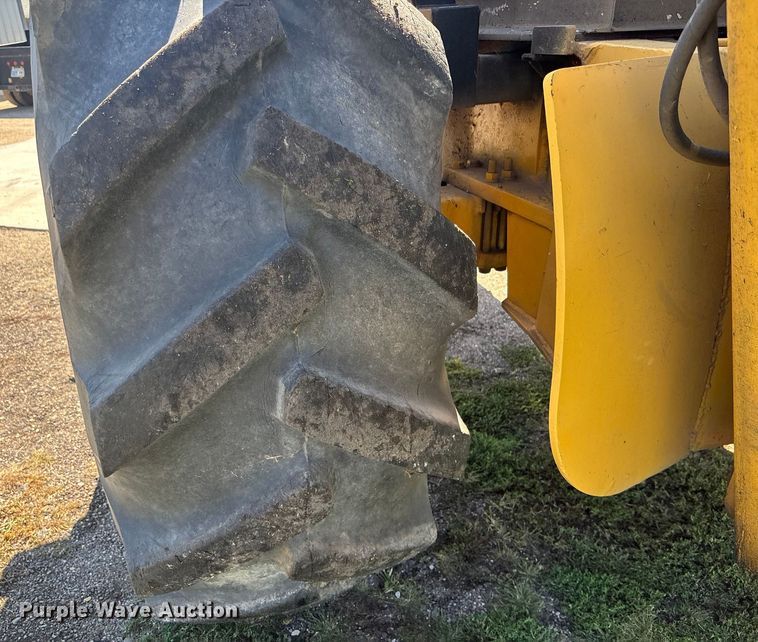 image for item EO1636 1990 John Deere 540D skidder