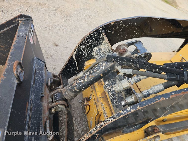 image for item EO4697 2016 Vermeer CTX50 compact utility loader