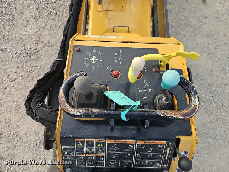 image for item EO4697 2016 Vermeer CTX50 compact utility loader