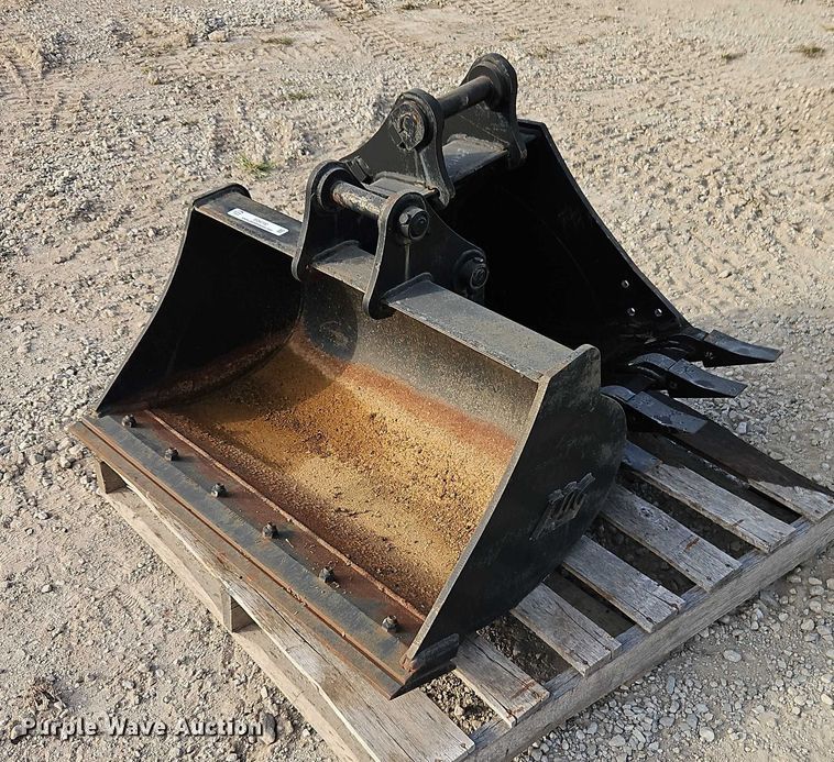 (2) mini excavator buckets in Olathe, KS | Item EO4700 sold | Purple Wave
