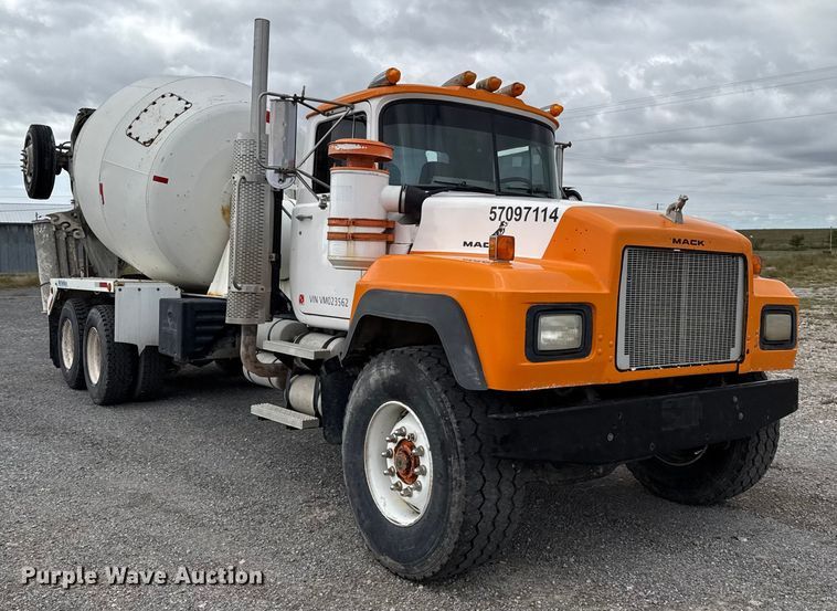 image for item EP0657 1997 Mack RD690S ready mix truck