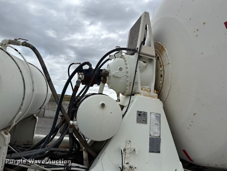 image for item EP0657 1997 Mack RD690S ready mix truck