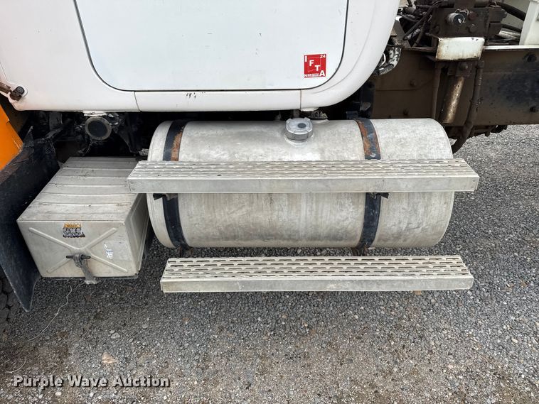 image for item EP0657 1997 Mack RD690S ready mix truck