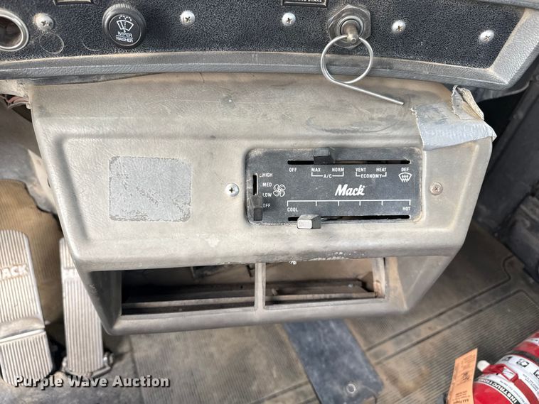 image for item EP0657 1997 Mack RD690S ready mix truck