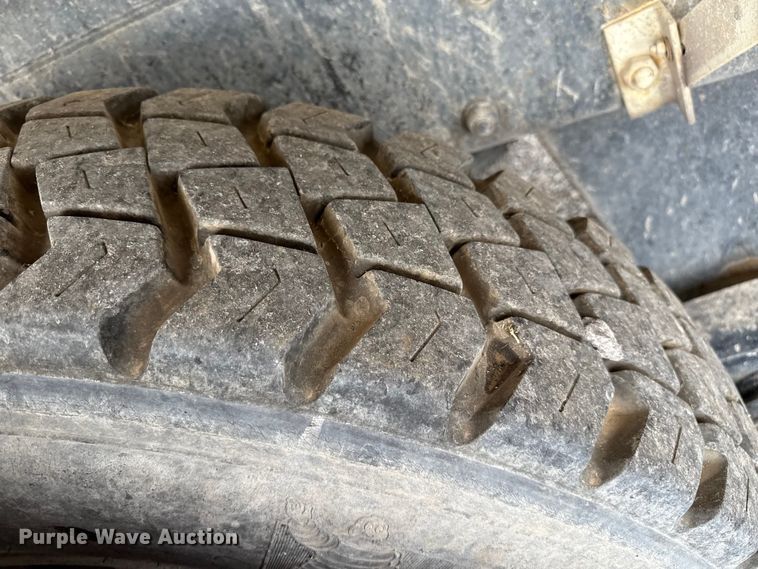 image for item EP0657 1997 Mack RD690S ready mix truck