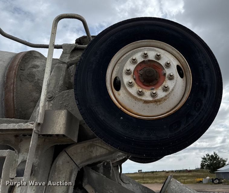 image for item EP0657 1997 Mack RD690S ready mix truck