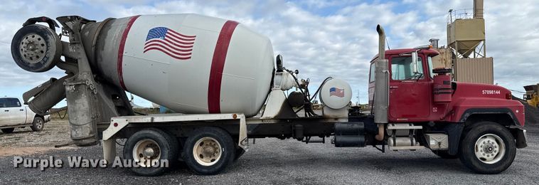 image for item EP0658 1998 Mack RD690S ready mix truck