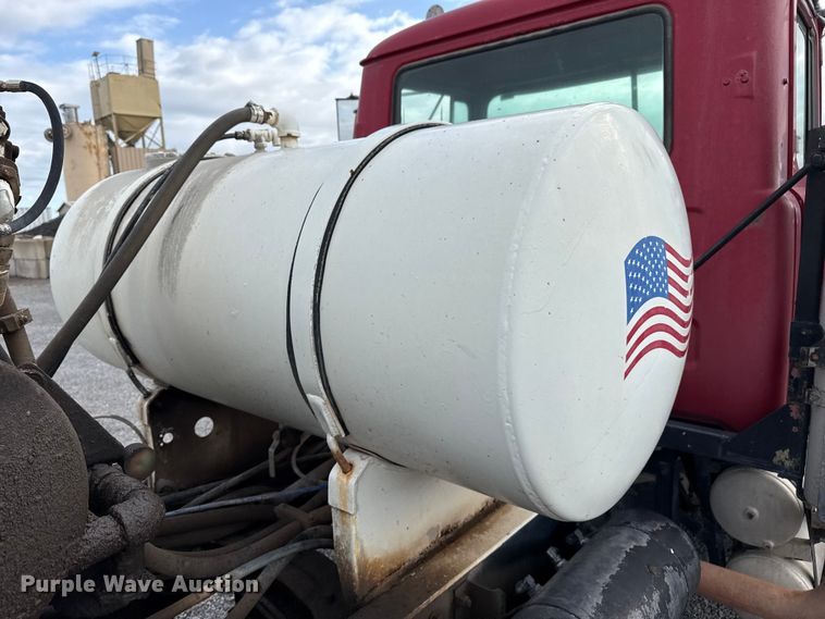 image for item EP0658 1998 Mack RD690S ready mix truck