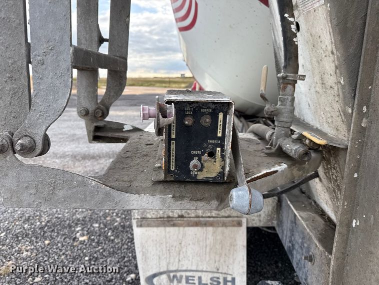 image for item EP0658 1998 Mack RD690S ready mix truck