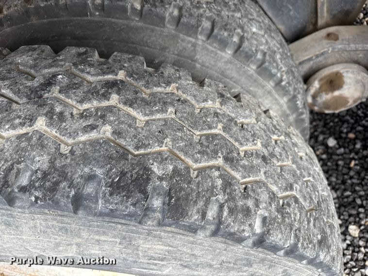 image for item EP0658 1998 Mack RD690S ready mix truck