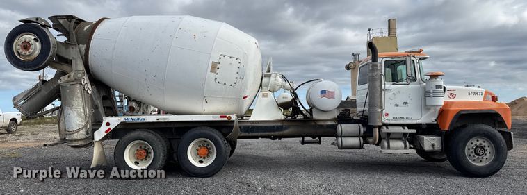 image for item EP0659 1996 Mack RD690S ready mix truck