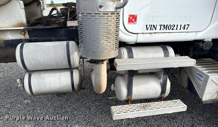 image for item EP0659 1996 Mack RD690S ready mix truck