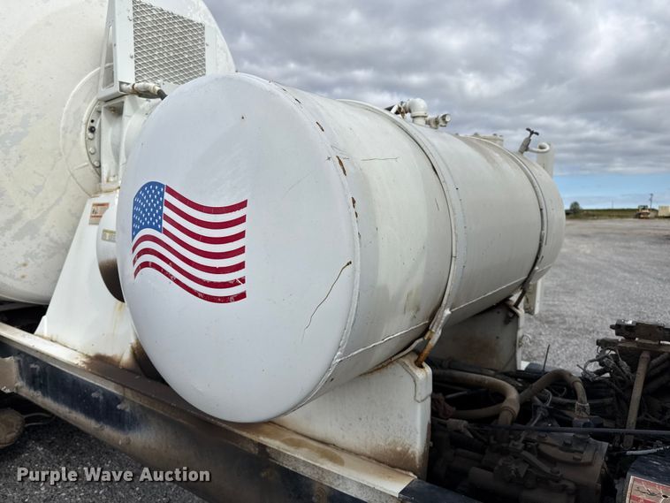 image for item EP0659 1996 Mack RD690S ready mix truck