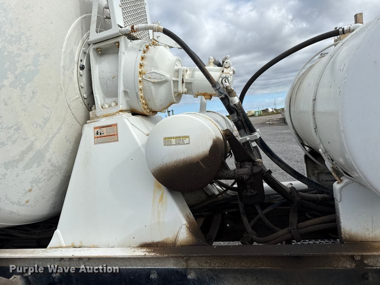 image for item EP0659 1996 Mack RD690S ready mix truck