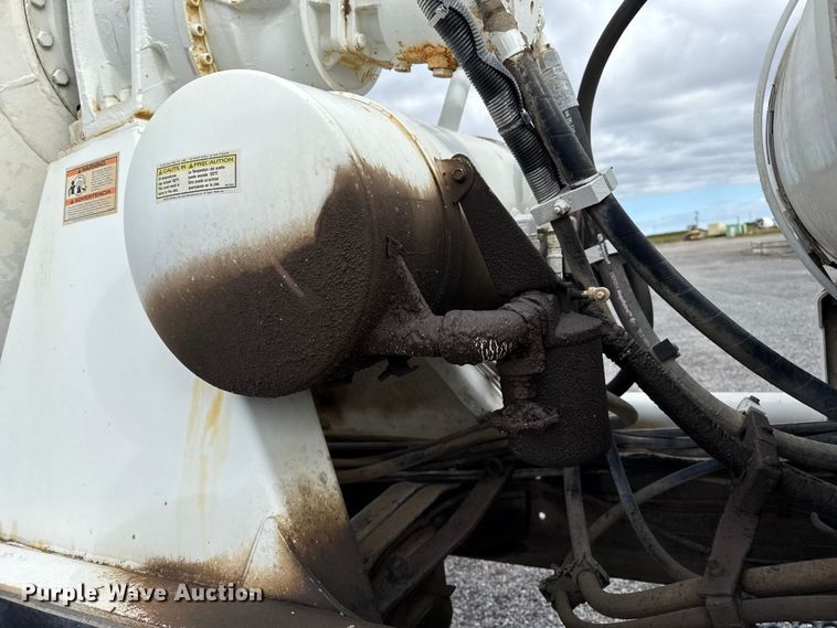 image for item EP0659 1996 Mack RD690S ready mix truck