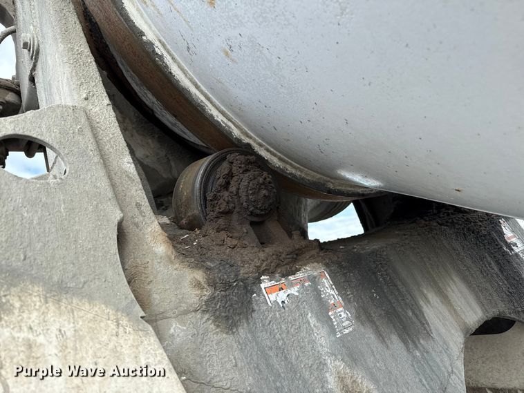 image for item EP0659 1996 Mack RD690S ready mix truck