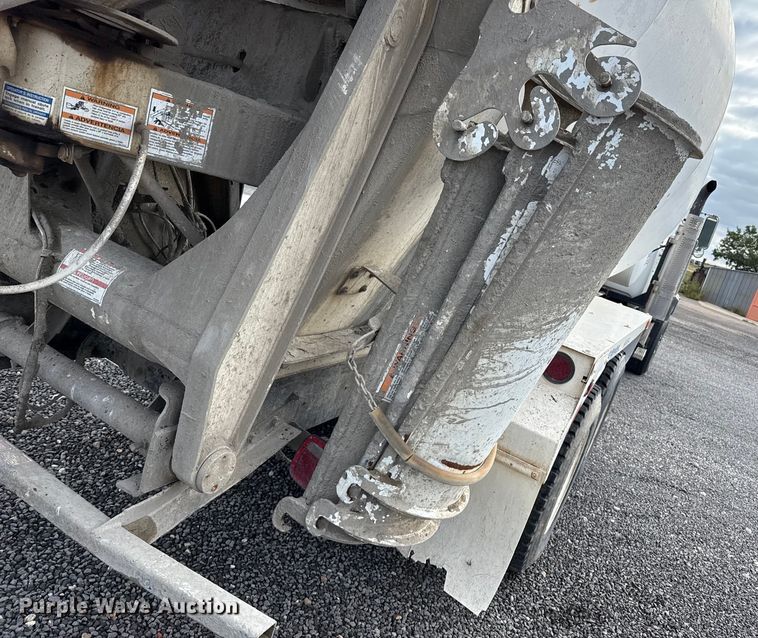 image for item EP0659 1996 Mack RD690S ready mix truck