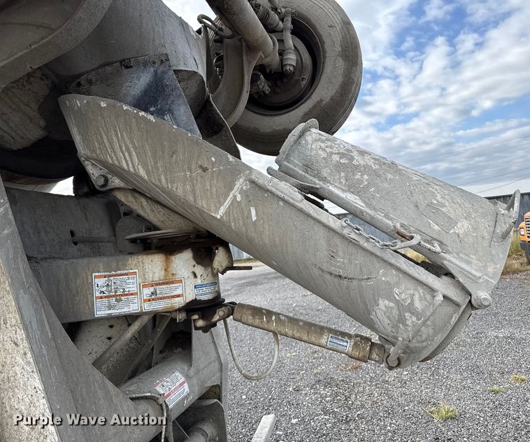 image for item EP0659 1996 Mack RD690S ready mix truck