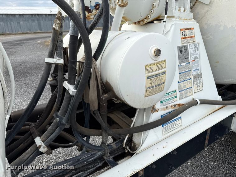 image for item EP0659 1996 Mack RD690S ready mix truck