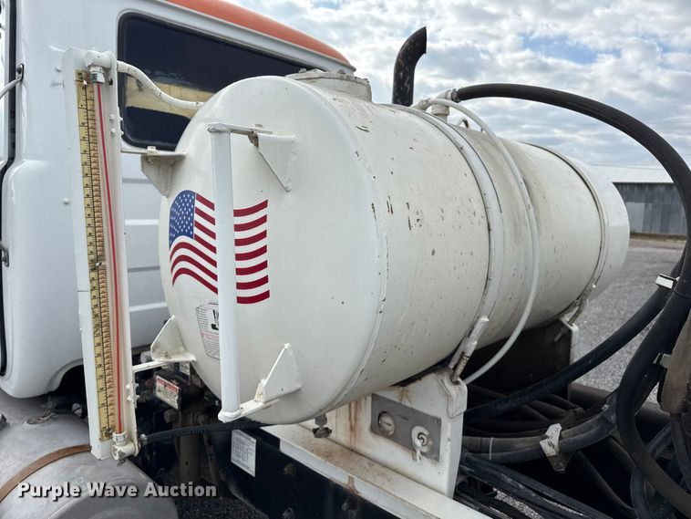 image for item EP0659 1996 Mack RD690S ready mix truck